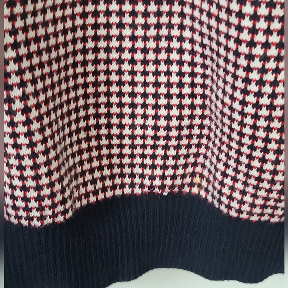 Tommy Hilfiger V-Neck Preppy Sweater, Men's XL - Picture 6 of 7